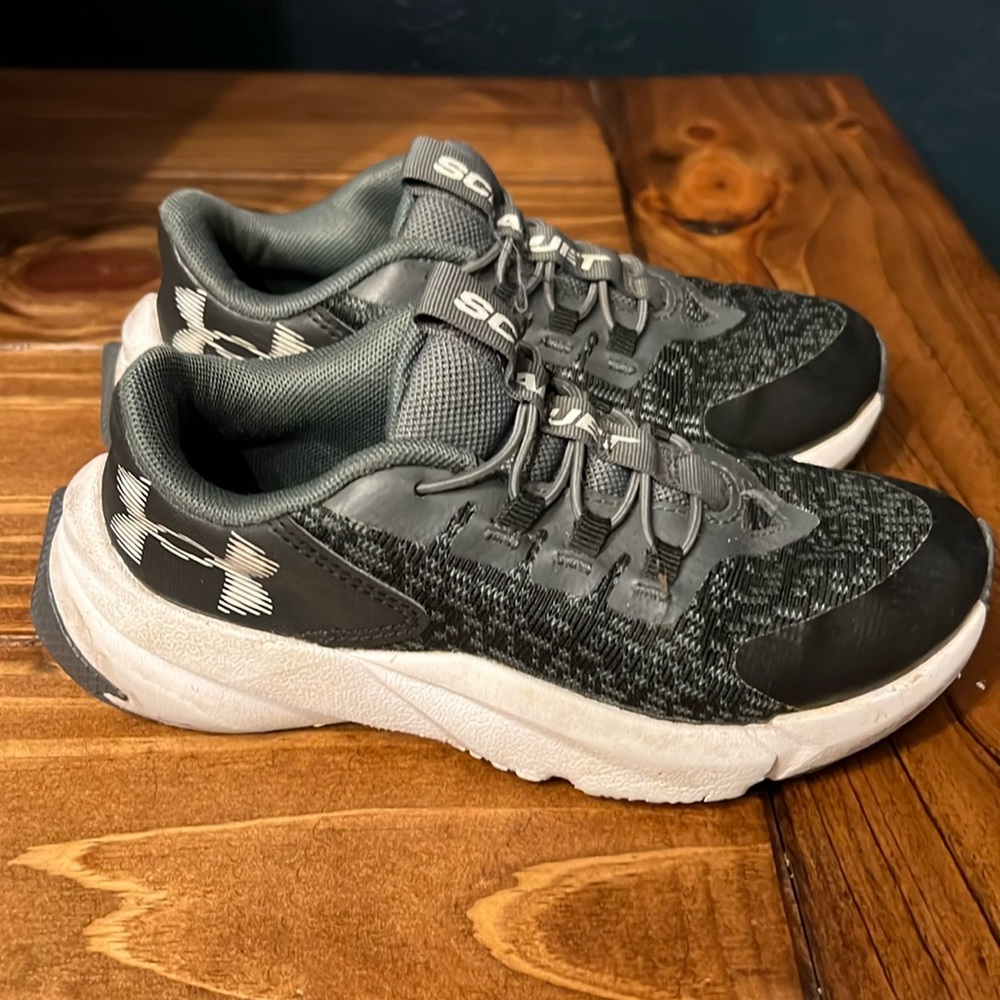 Under Armour little boy 13.5 shoes